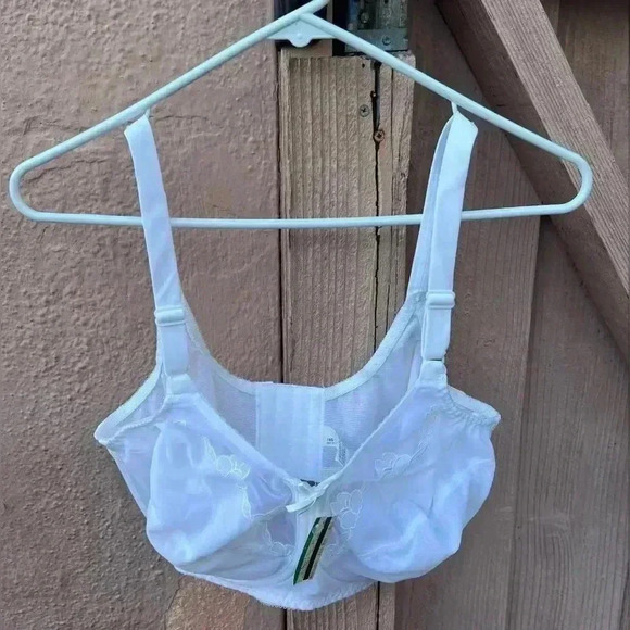 Vintage Bali Underwire Bra Made in US
Dead stock New With Tag - Picture 3 of 4